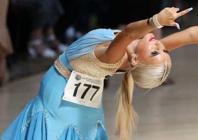 Danseuse country et line en competition